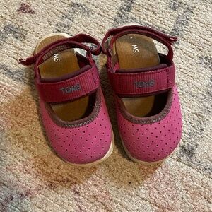 TOMS Youth 6 Toddlers Fuchsia Mary Jane Sandals